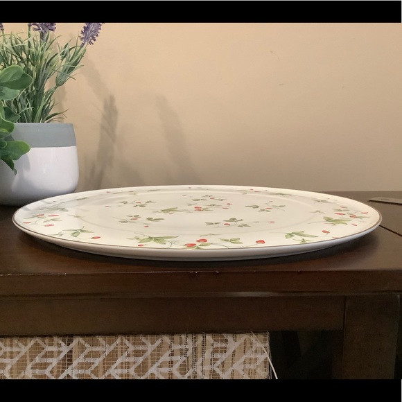 Christopher Stuart Strawberry Field Cake Plate 🍓 - Picture 5 of 7